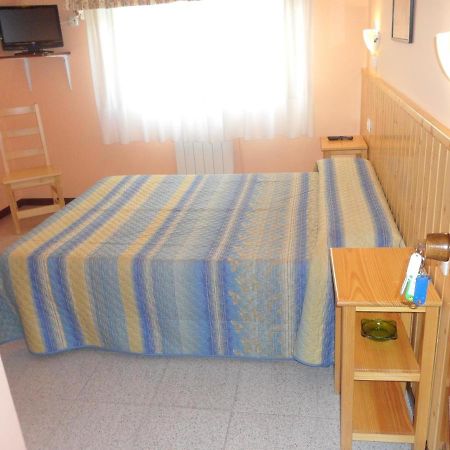 Hostal Alce Hotel Nigran Exterior photo