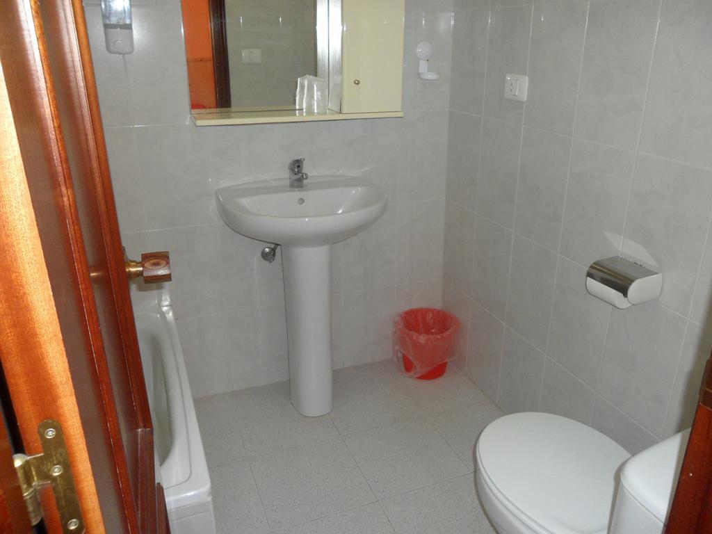 Hostal Alce Hotel Nigran Exterior photo