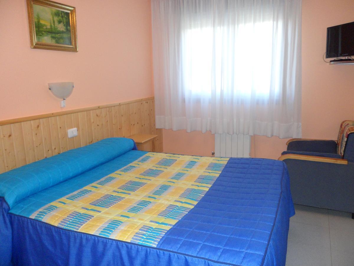Hostal Alce Hotel Nigran Exterior photo